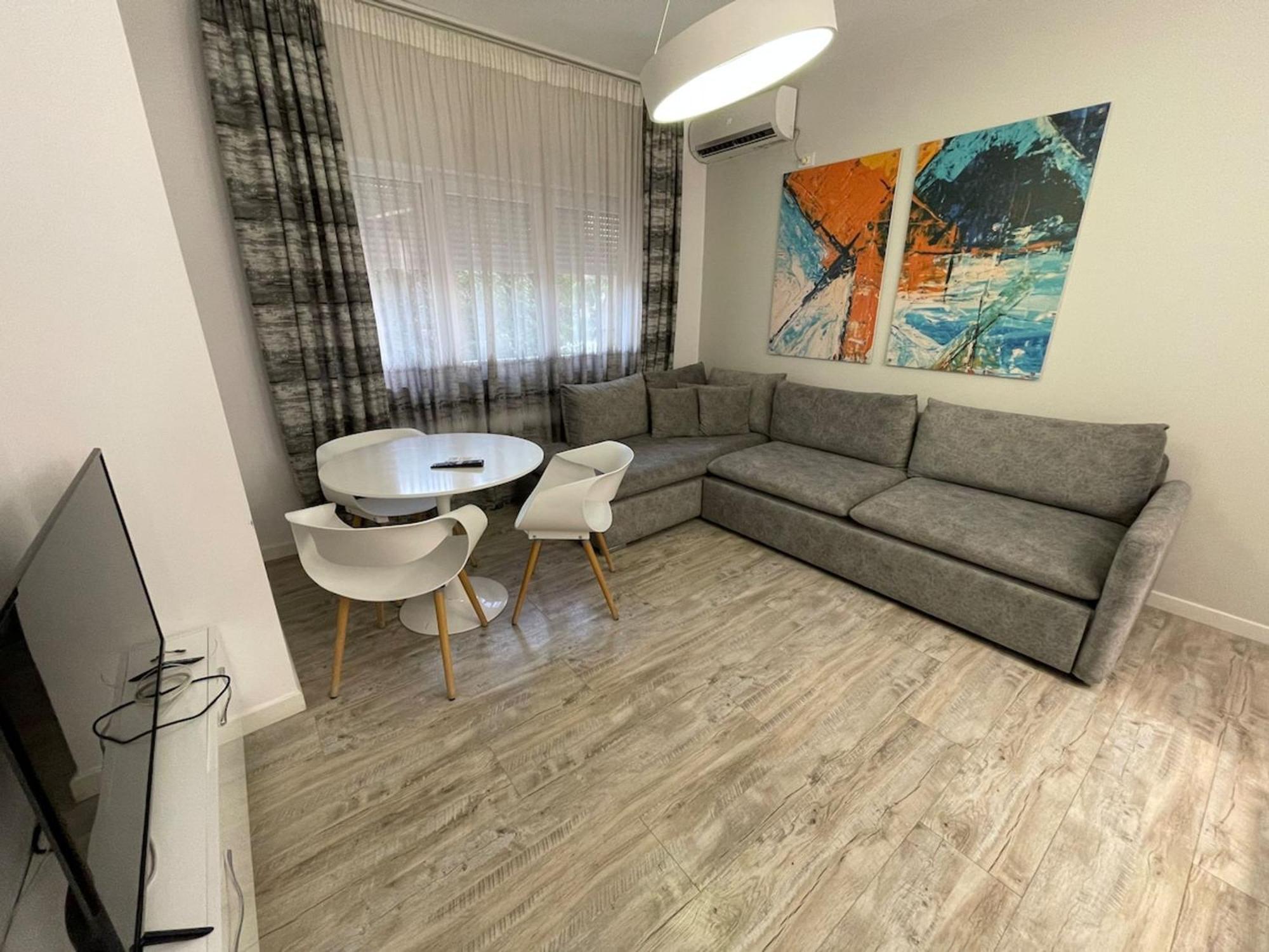 Boutique 3 - Cozy 1-bedroom Appartement Tirana